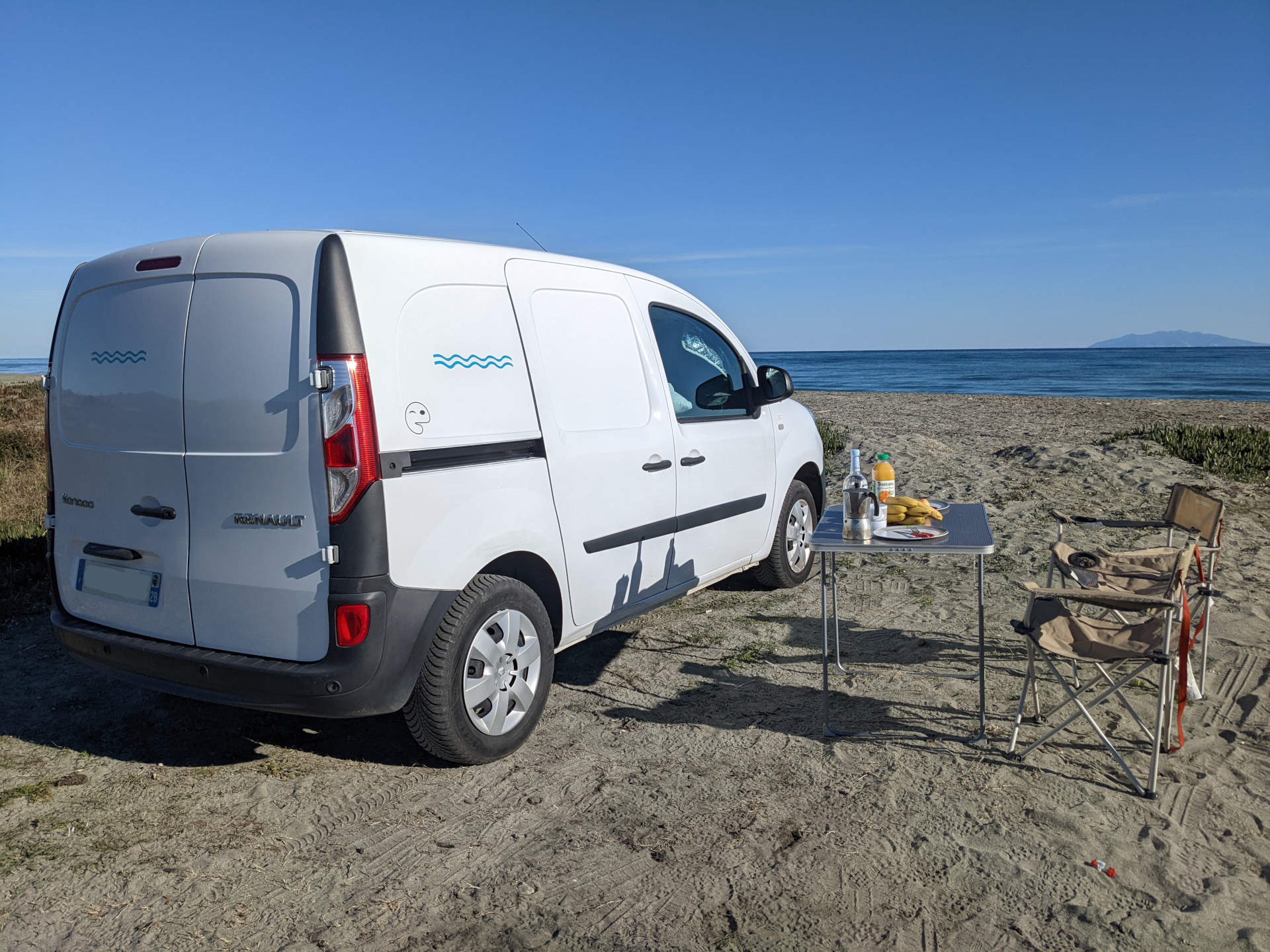 Location Van Corse. Les mini-vans aménagés les plus cool de Corse. Découvrez l'île de beauté en petit camping car au départ de Bastia - Aéroport Poretta.